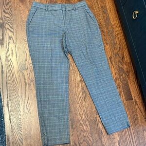 The slim curved ankle pant. Size 8L. Plaid print with Grey en pink
